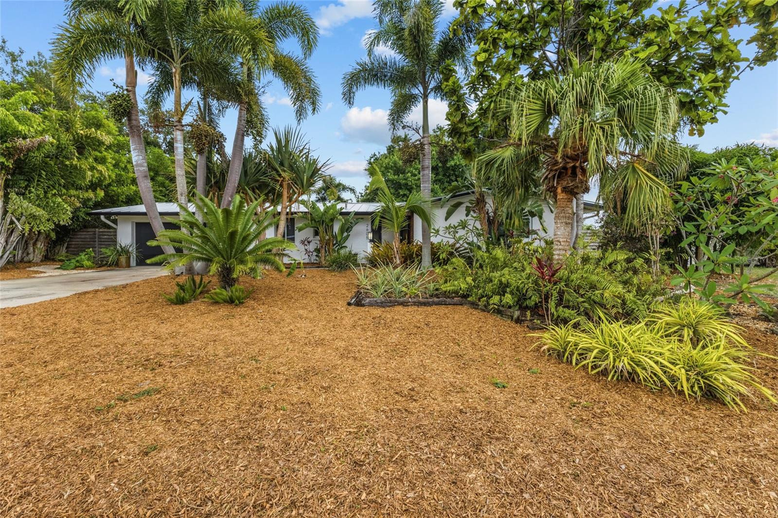 Single Family Residence in SARASOTA, FL - Daniel Dourado