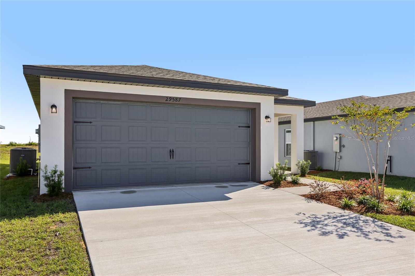 Single Family Residence in BROOKSVILLE, FL - Daniel Dourado