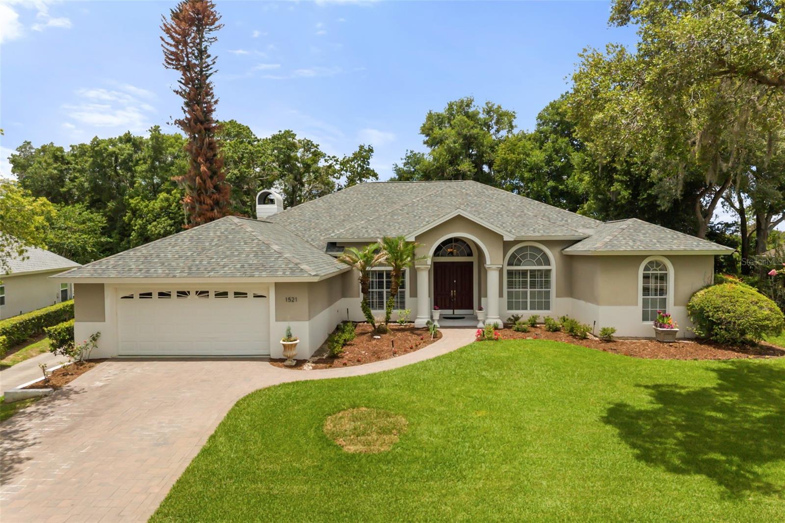 Single Family Residence in MOUNT DORA, FL - Daniel Dourado