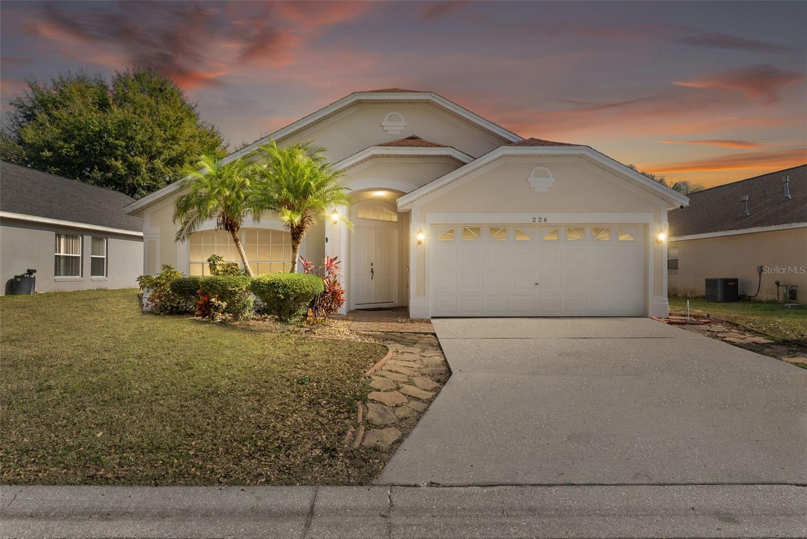 Single Family Residence in DAVENPORT, FL - Daniel Dourado