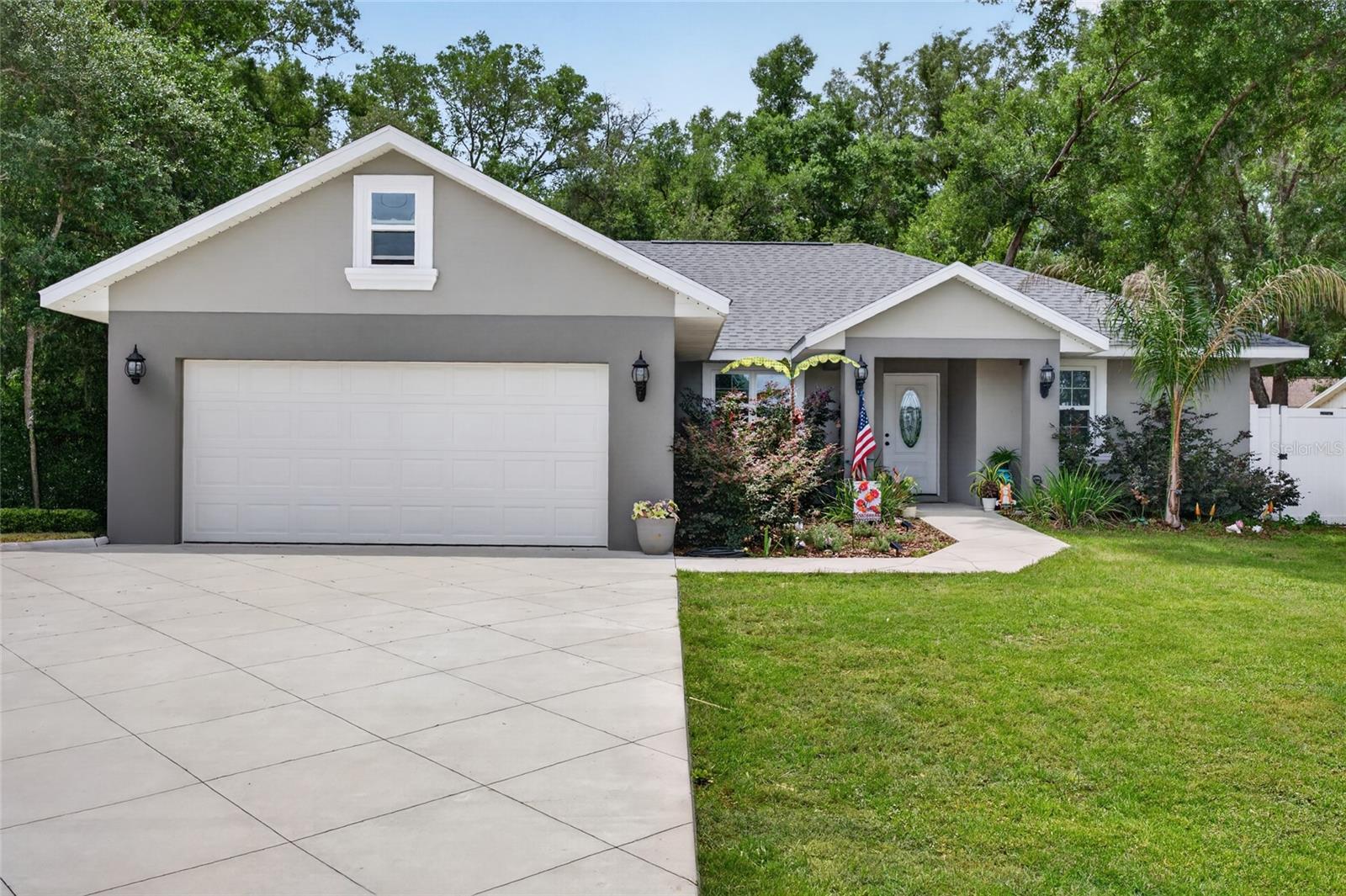Single Family Residence in SUMMERFIELD, FL - Daniel Dourado