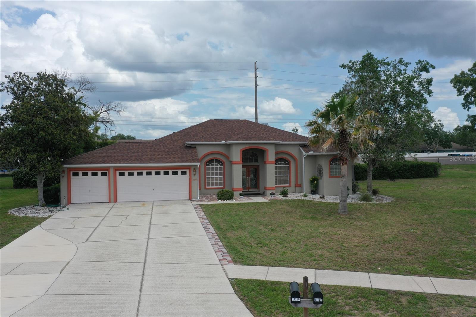 Single Family Residence em SPRING HILL, FL - Daniel Dourado