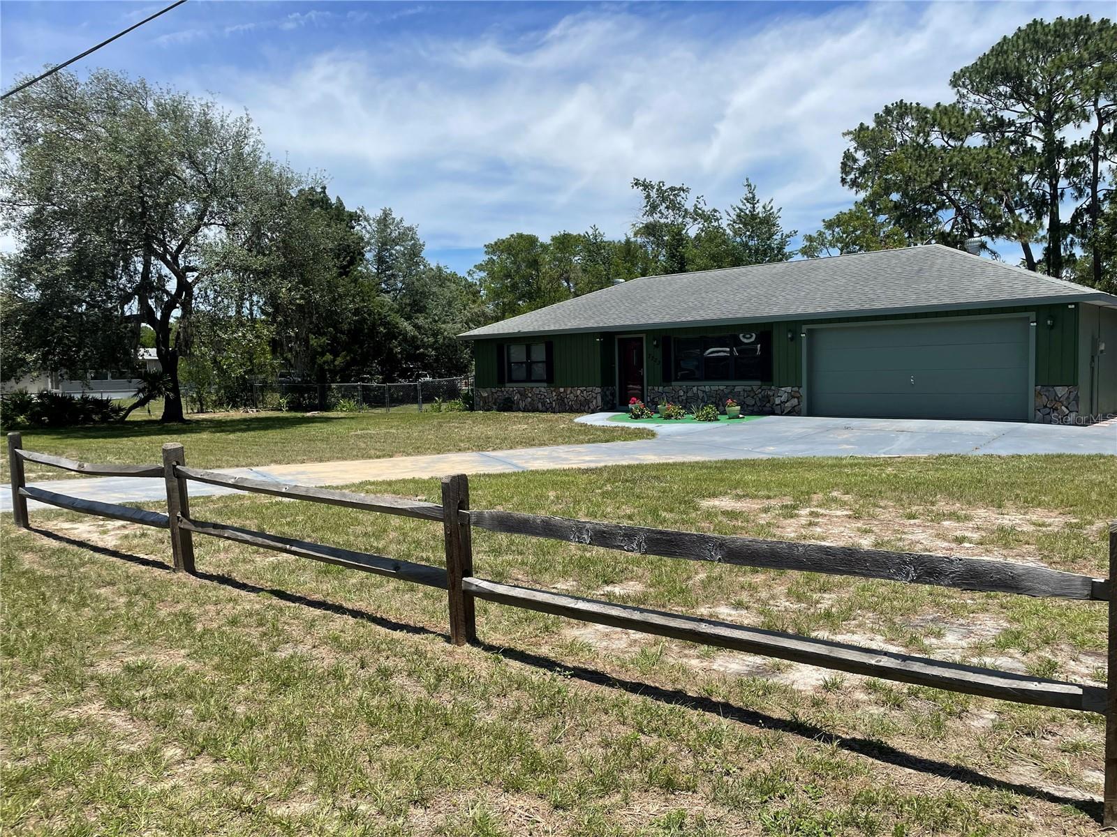 Single Family Residence in HOMOSASSA, FL - Daniel Dourado