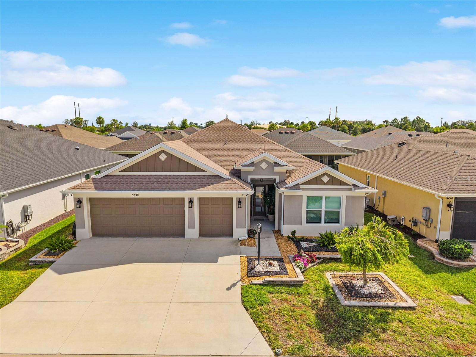 Single Family Residence in THE VILLAGES, FL - Daniel Dourado