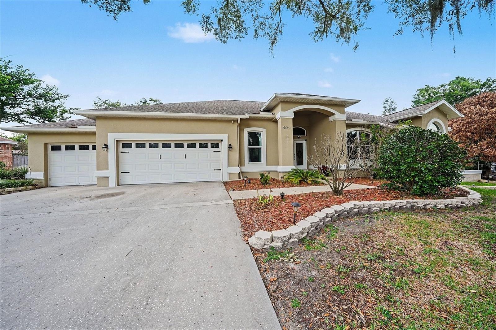 Single Family Residence in BRANDON, FL - Daniel Dourado