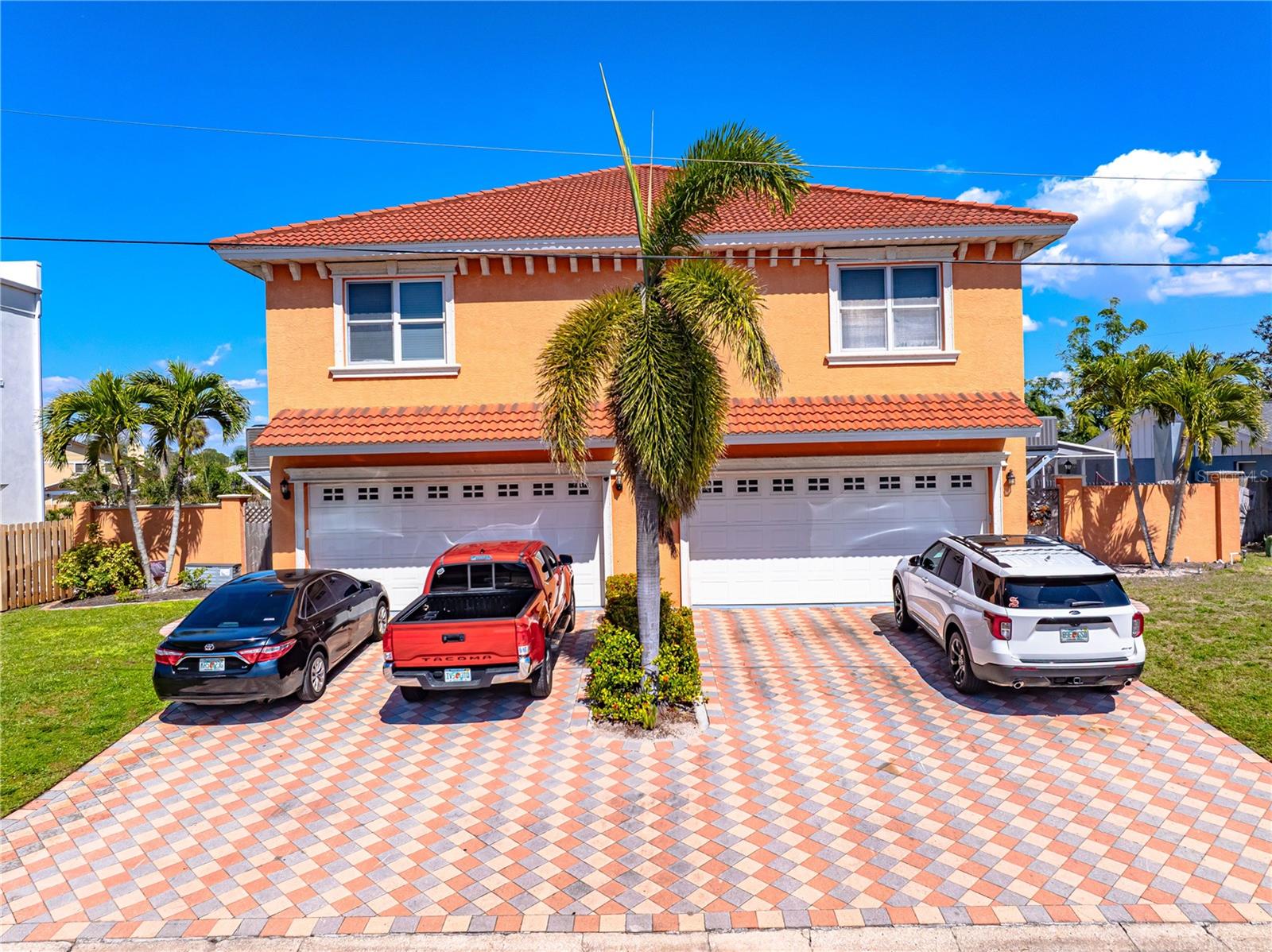 Duplex in SARASOTA, FL - Daniel Dourado