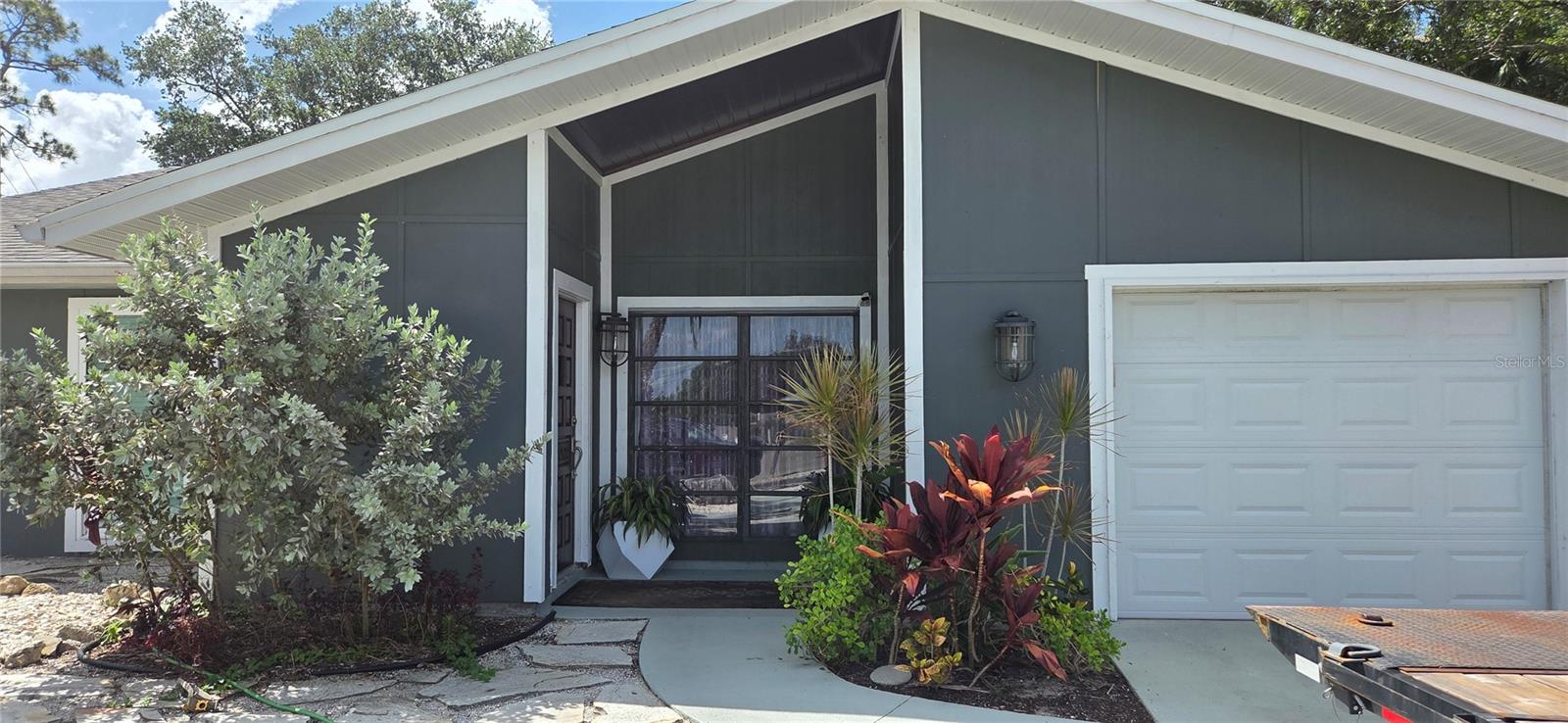Single Family Residence in SARASOTA, FL - Daniel Dourado