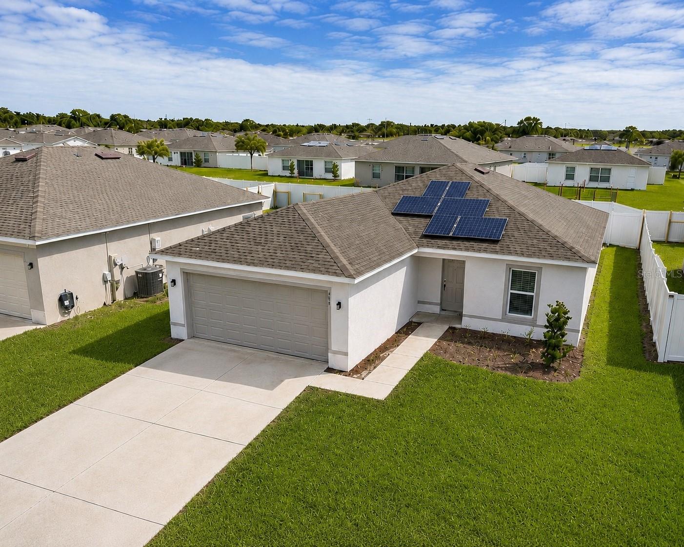 Single Family Residence in HAINES CITY, FL - Daniel Dourado