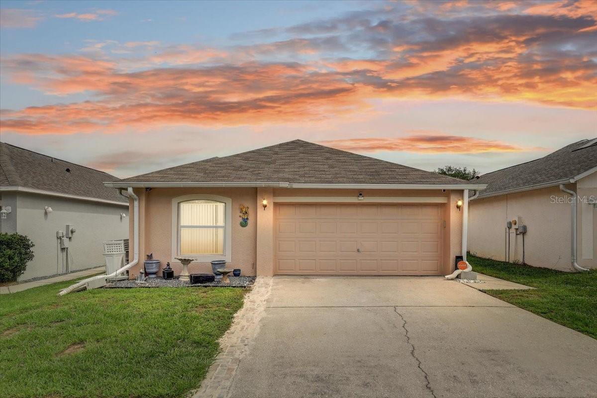 Single Family Residence in WESLEY CHAPEL, FL - Daniel Dourado