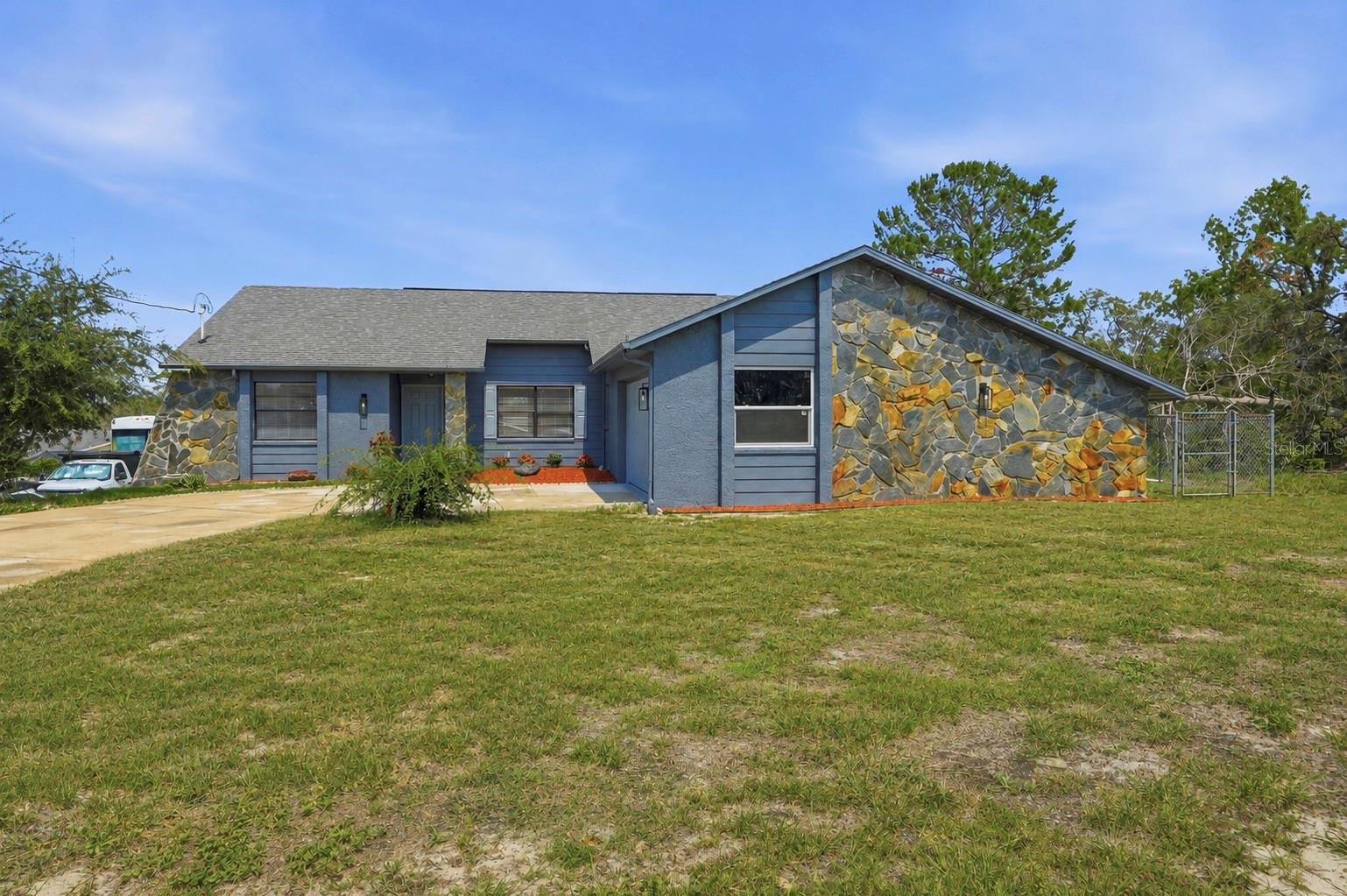 Single Family Residence em SPRING HILL, FL - Daniel Dourado