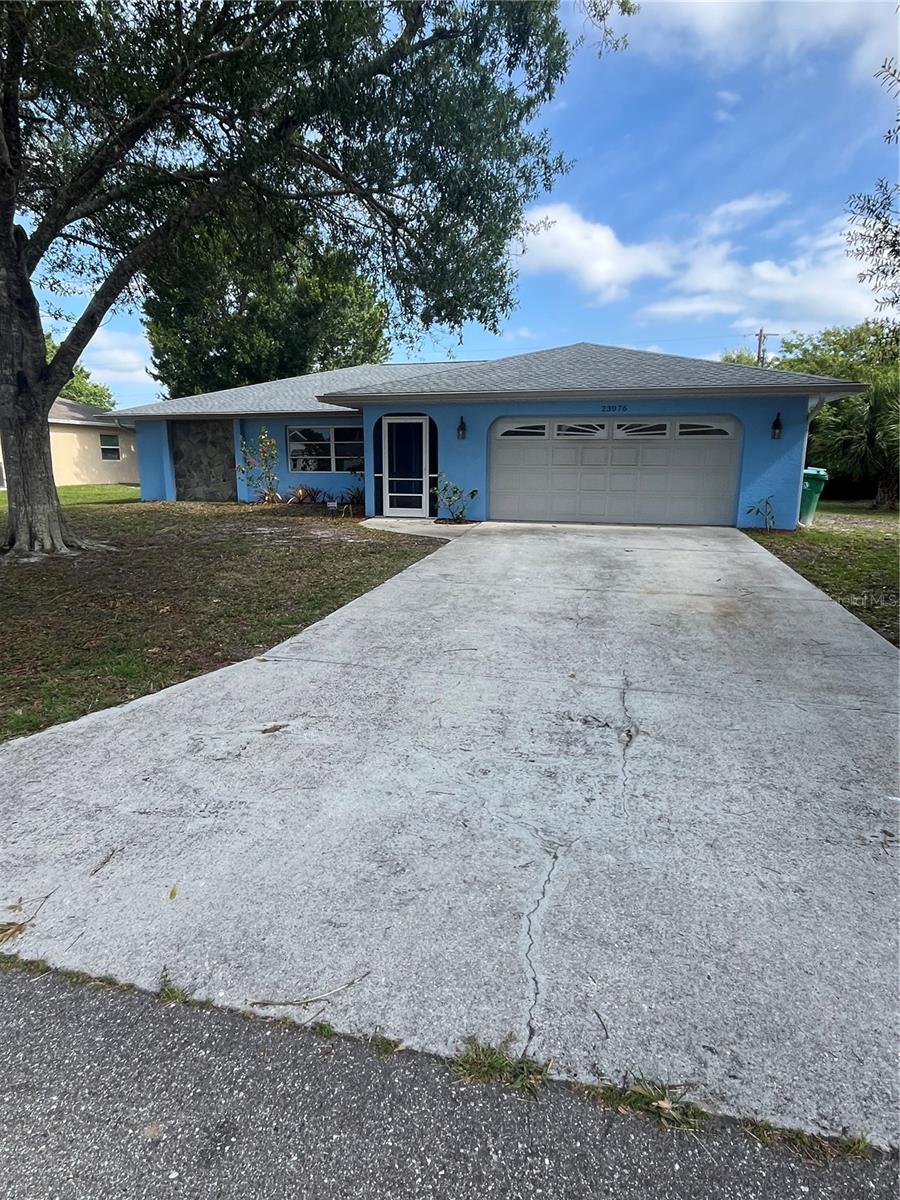Single Family Residence in PORT CHARLOTTE, FL - Daniel Dourado