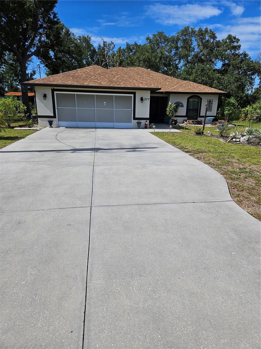 Single Family Residence em ROTONDA WEST, FL - Daniel Dourado