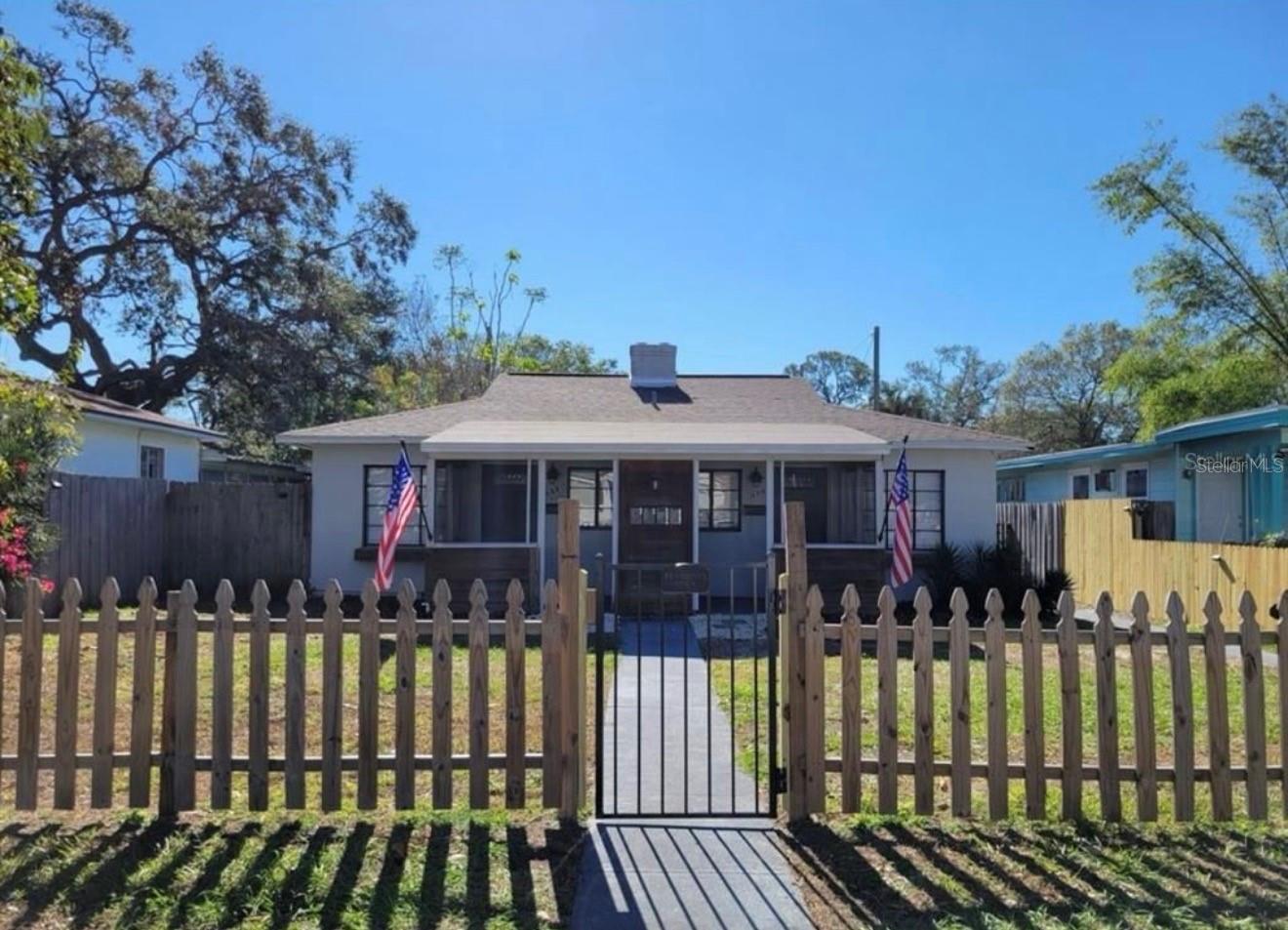 Single Family Residence em ST PETERSBURG, FL - Daniel Dourado