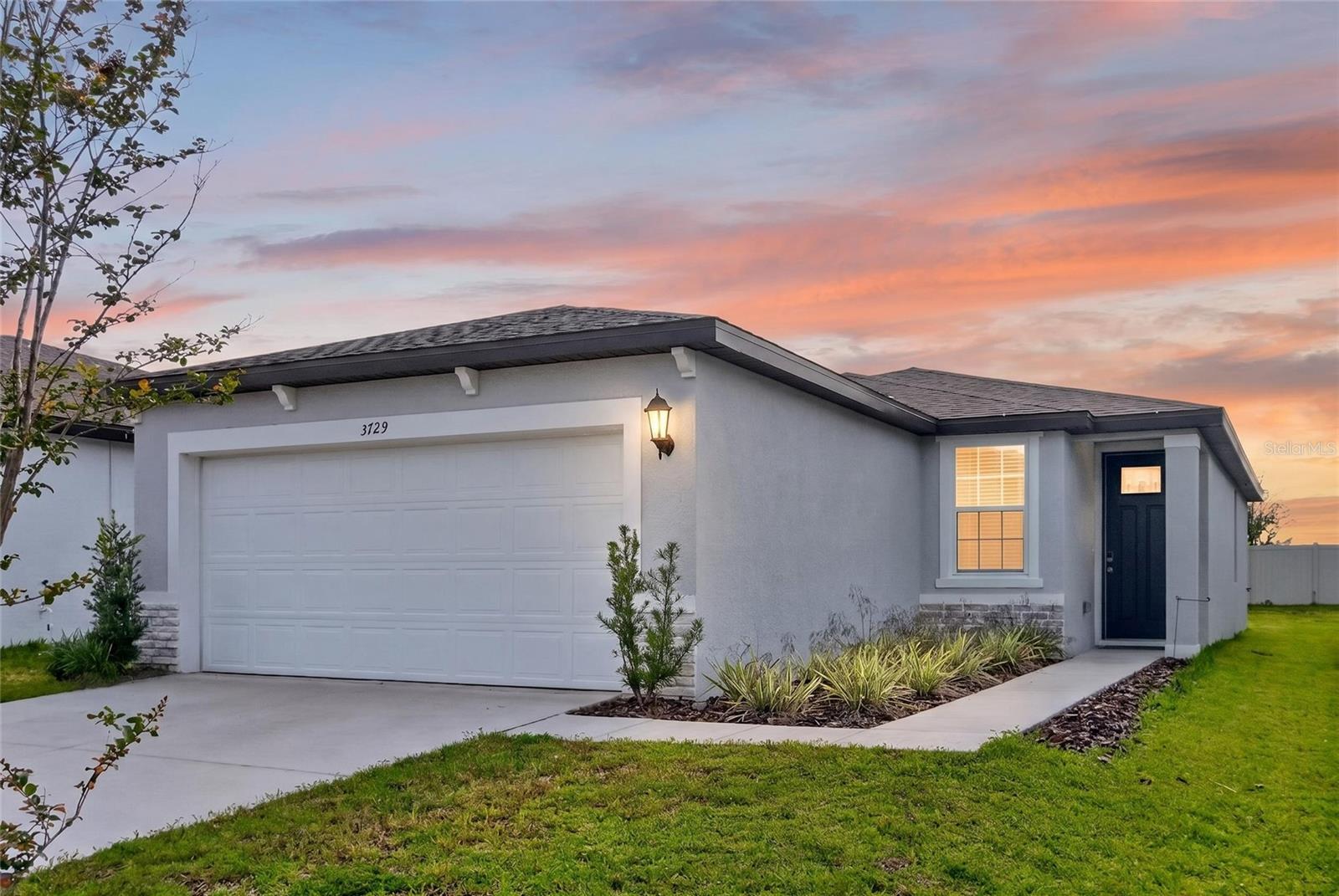 Single Family Residence in PLANT CITY, FL - Daniel Dourado