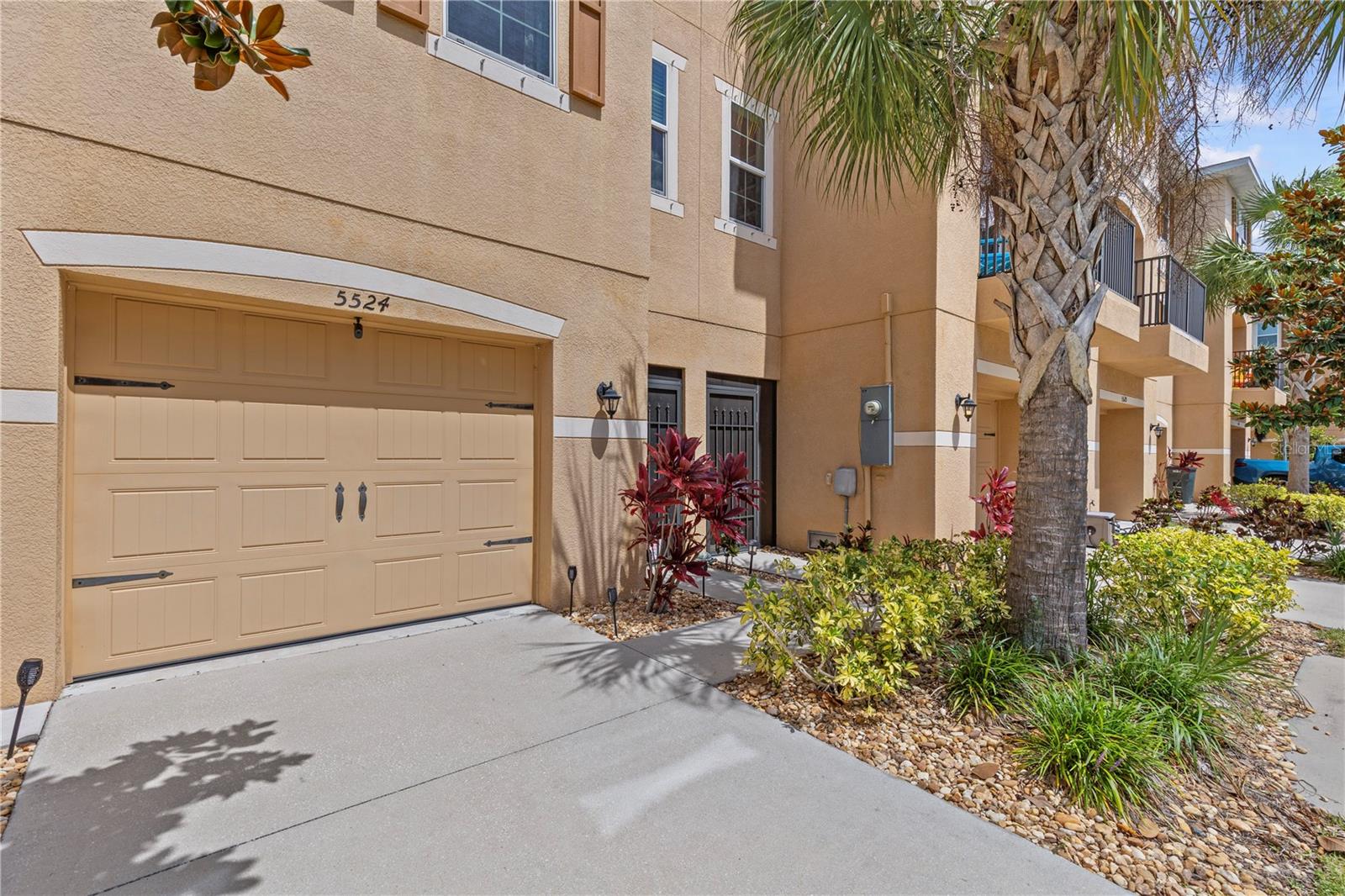 Townhouse in NEW PORT RICHEY, FL - Daniel Dourado