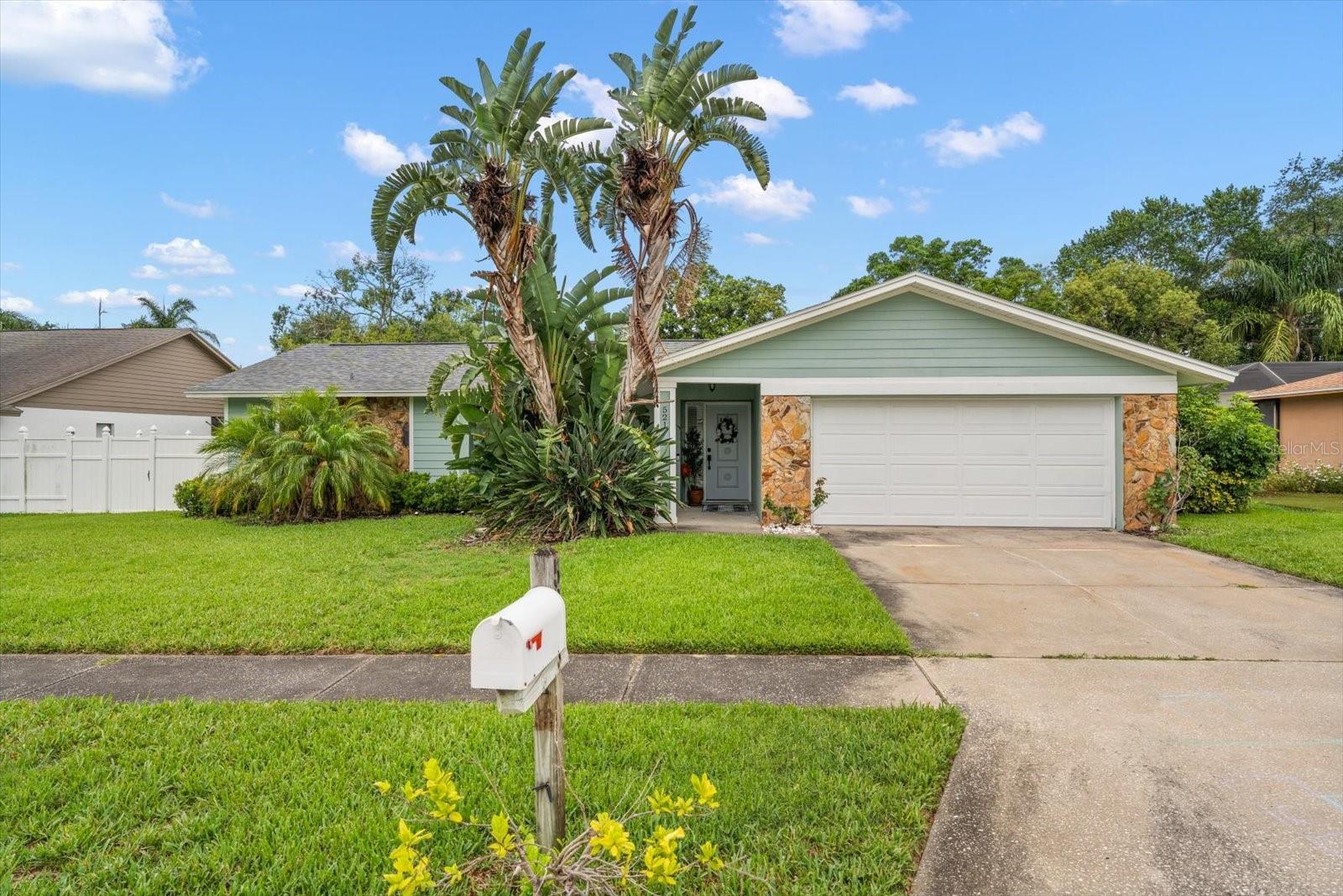 Single Family Residence in PALM HARBOR, FL - Daniel Dourado