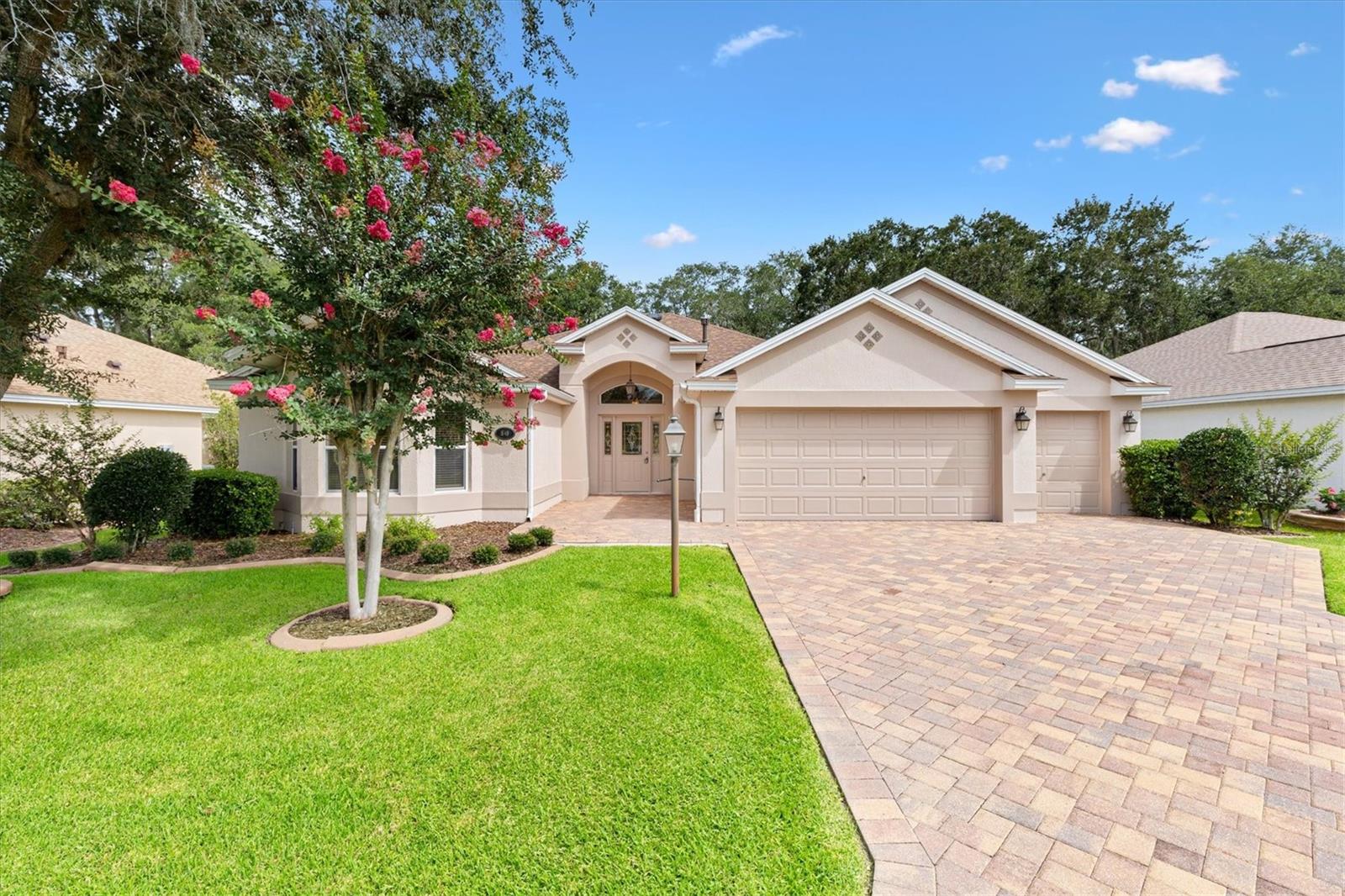 Single Family Residence in THE VILLAGES, FL - Daniel Dourado