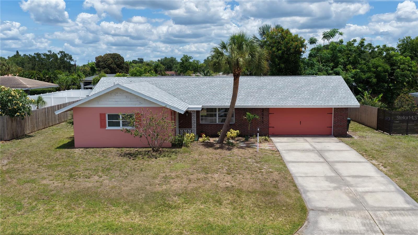 Single Family Residence in SARASOTA, FL - Daniel Dourado