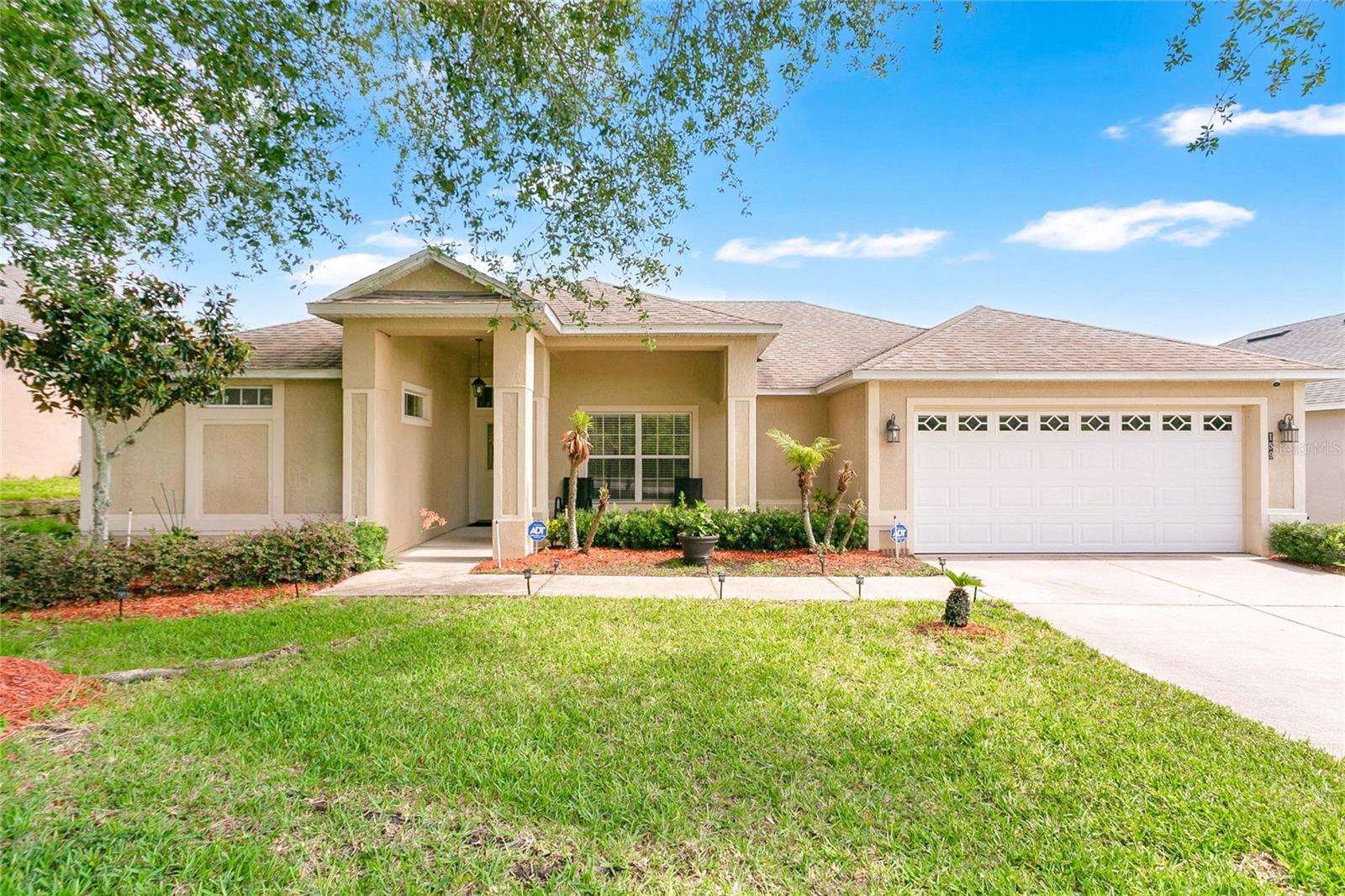 Single Family Residence in GROVELAND, FL - Daniel Dourado