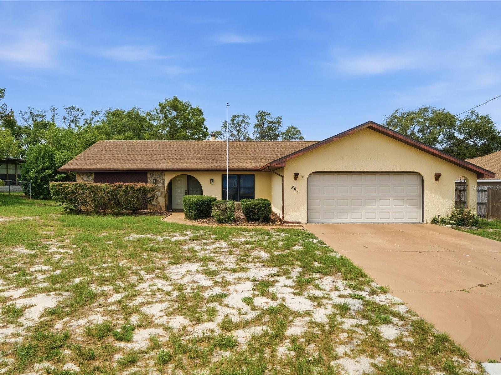 Single Family Residence em SPRING HILL, FL - Daniel Dourado
