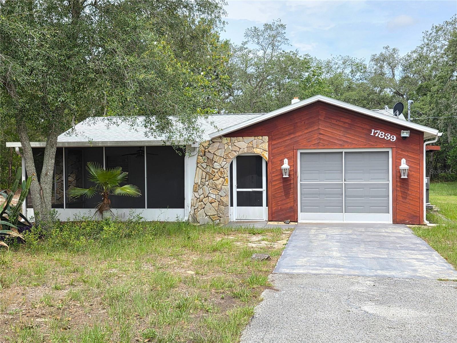 Single Family Residence em SPRING HILL, FL - Daniel Dourado