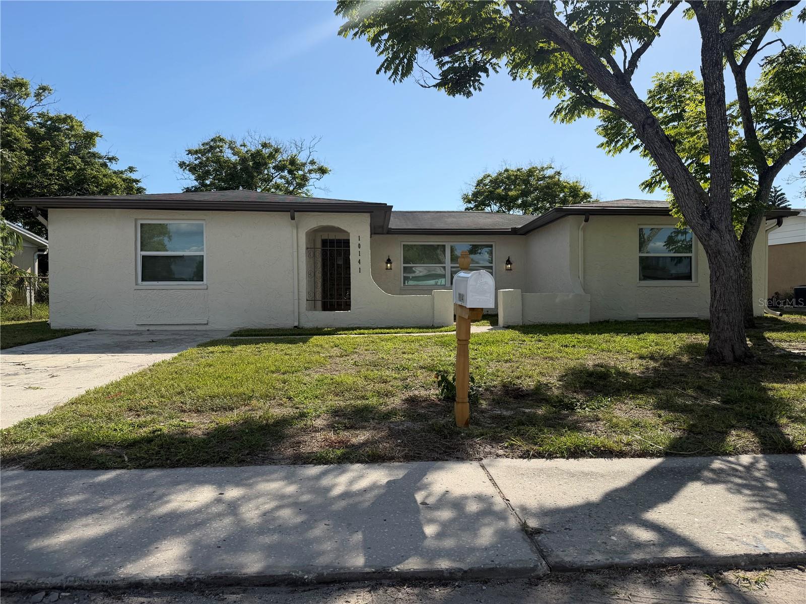 Single Family Residence in PORT RICHEY, FL - Daniel Dourado