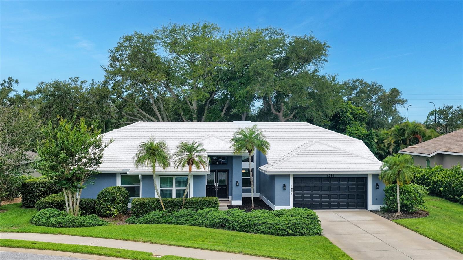 Single Family Residence in SARASOTA, FL - Daniel Dourado