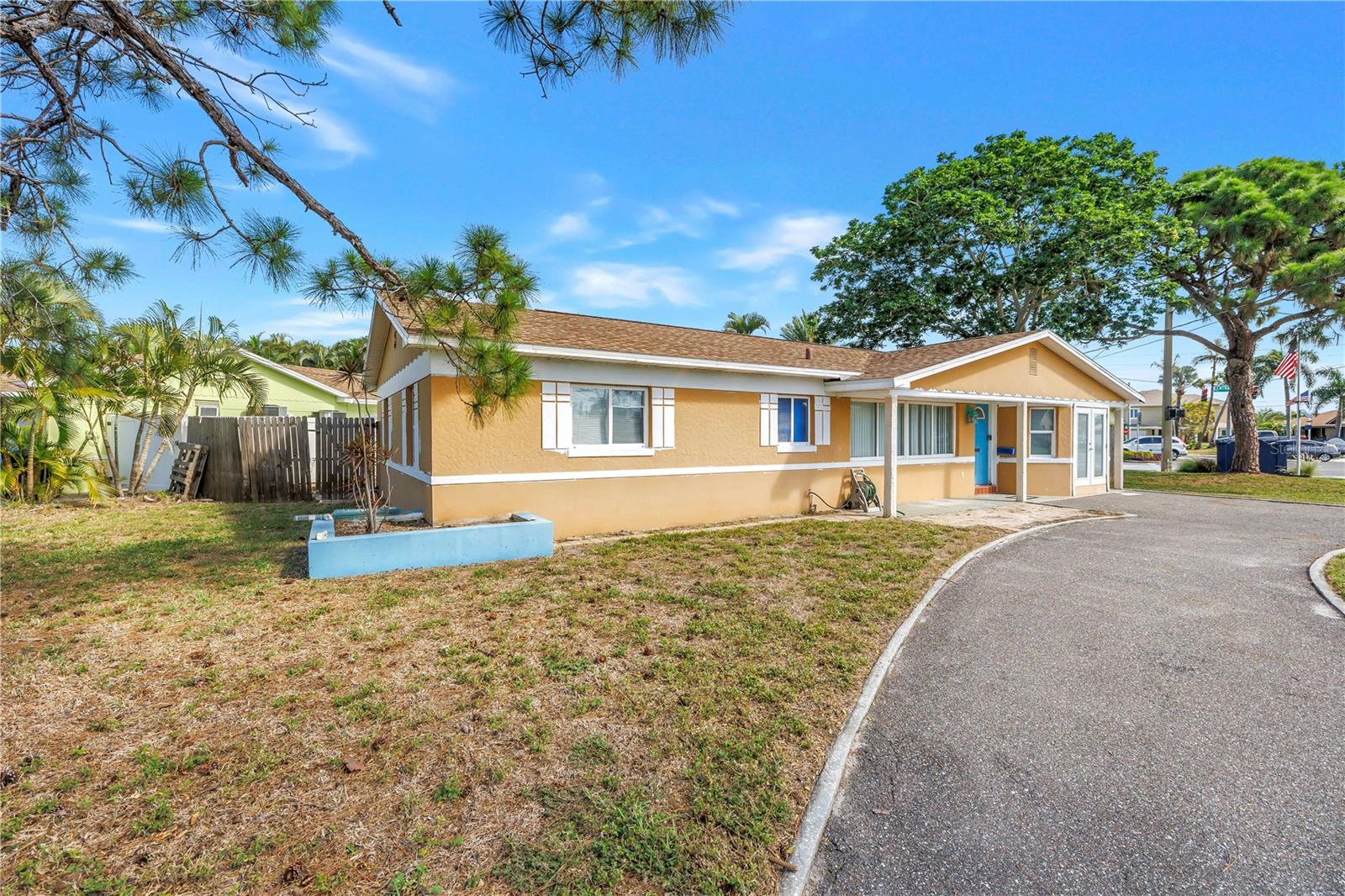 Single Family Residence em ST PETERSBURG, FL - Daniel Dourado