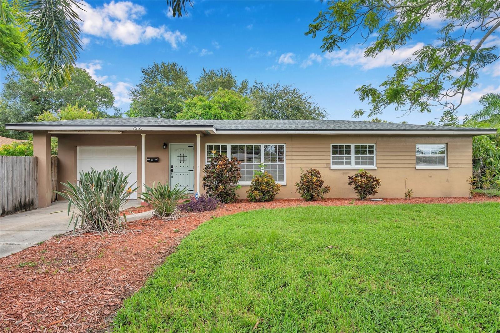 Single Family Residence em ST PETERSBURG, FL - Daniel Dourado