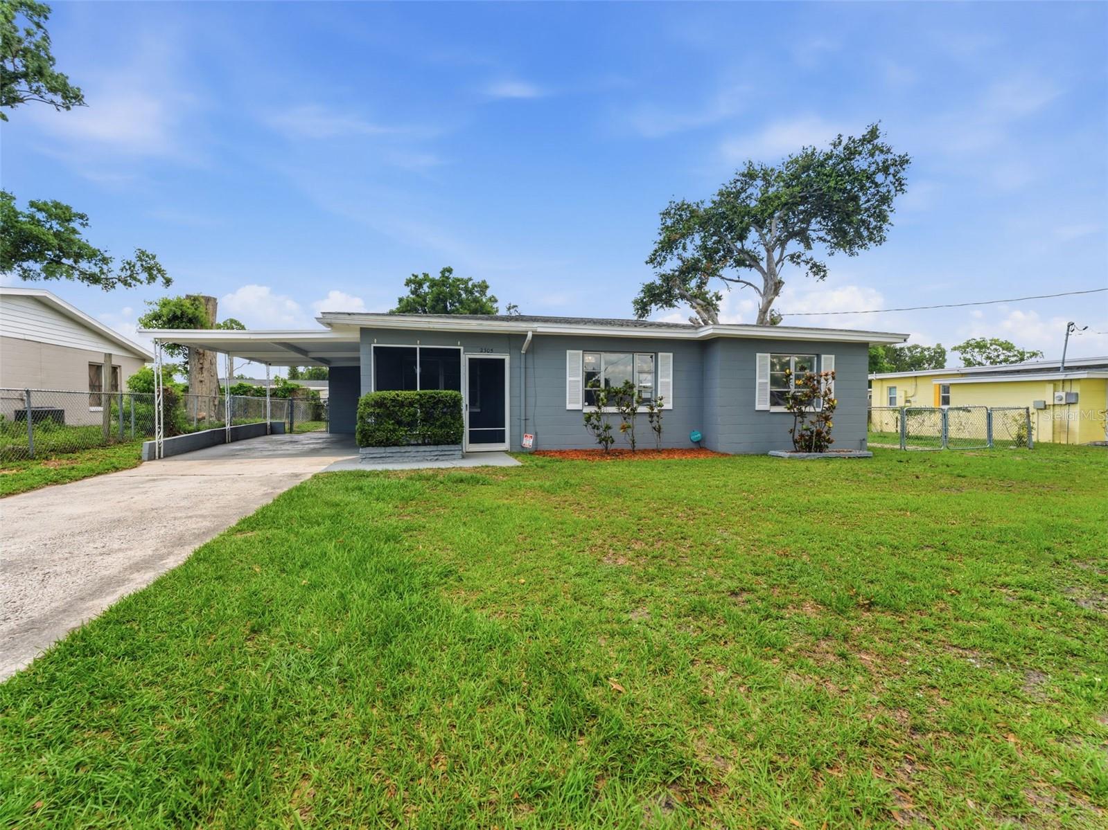 Single Family Residence in TAMPA, FL - Daniel Dourado