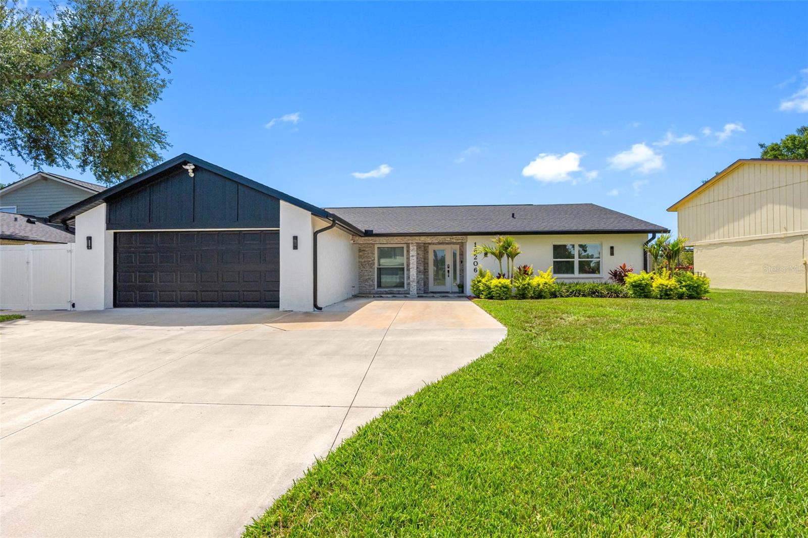 Single Family Residence in TAMPA, FL - Daniel Dourado