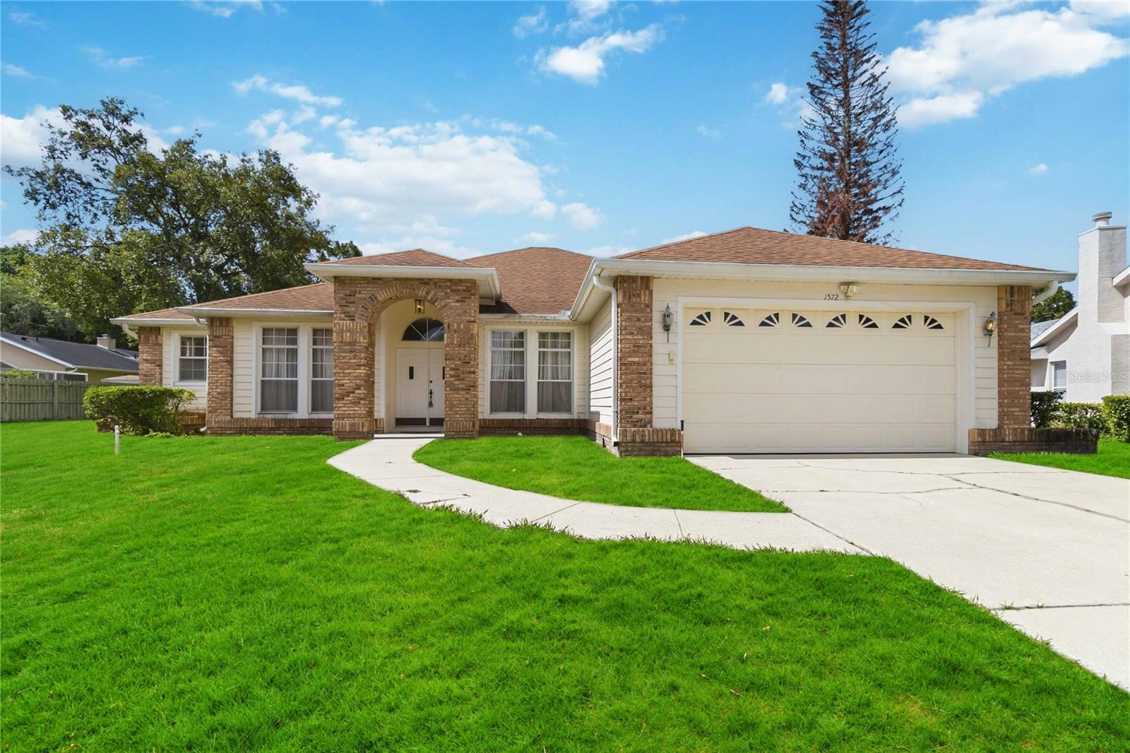 Single Family Residence in OVIEDO, FL - Daniel Dourado
