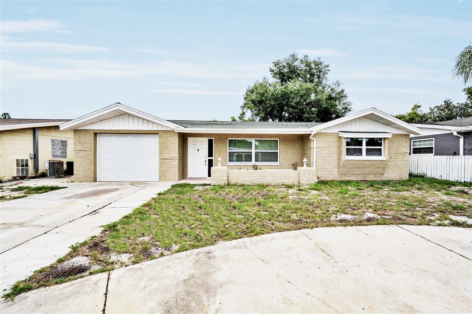 Single Family Residence in PORT RICHEY, FL - Daniel Dourado