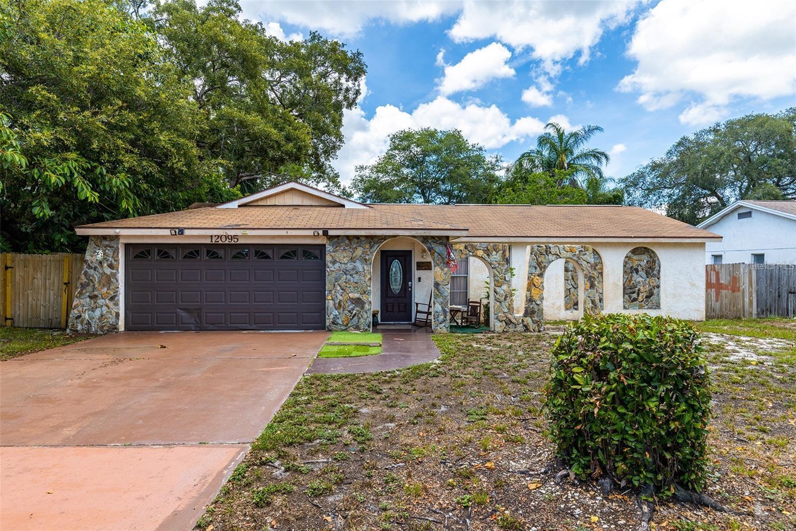 Single Family Residence em SEMINOLE, FL - Daniel Dourado