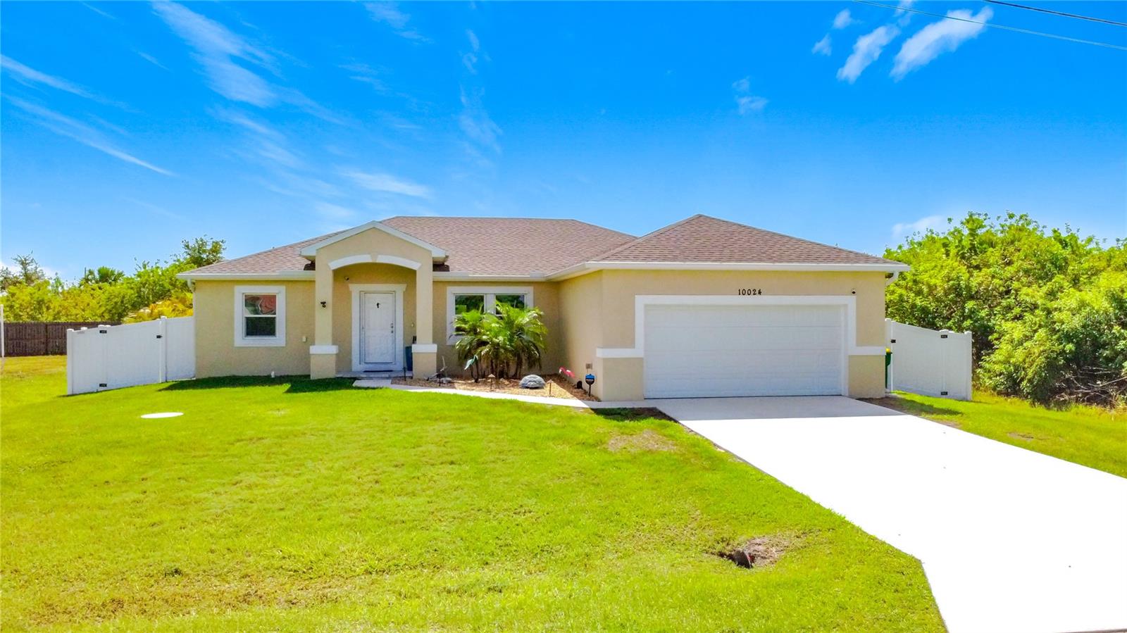 Single Family Residence em PORT CHARLOTTE, FL - Daniel Dourado
