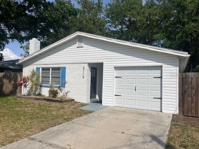 Single Family Residence in TAMPA, FL - Daniel Dourado