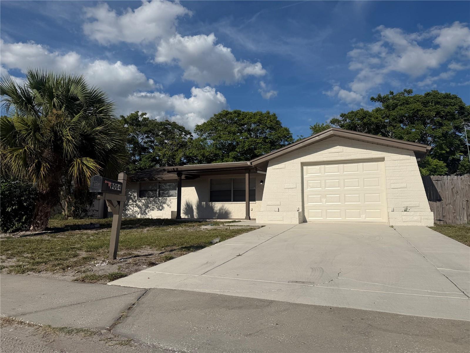 Single Family Residence in PORT RICHEY, FL - Daniel Dourado