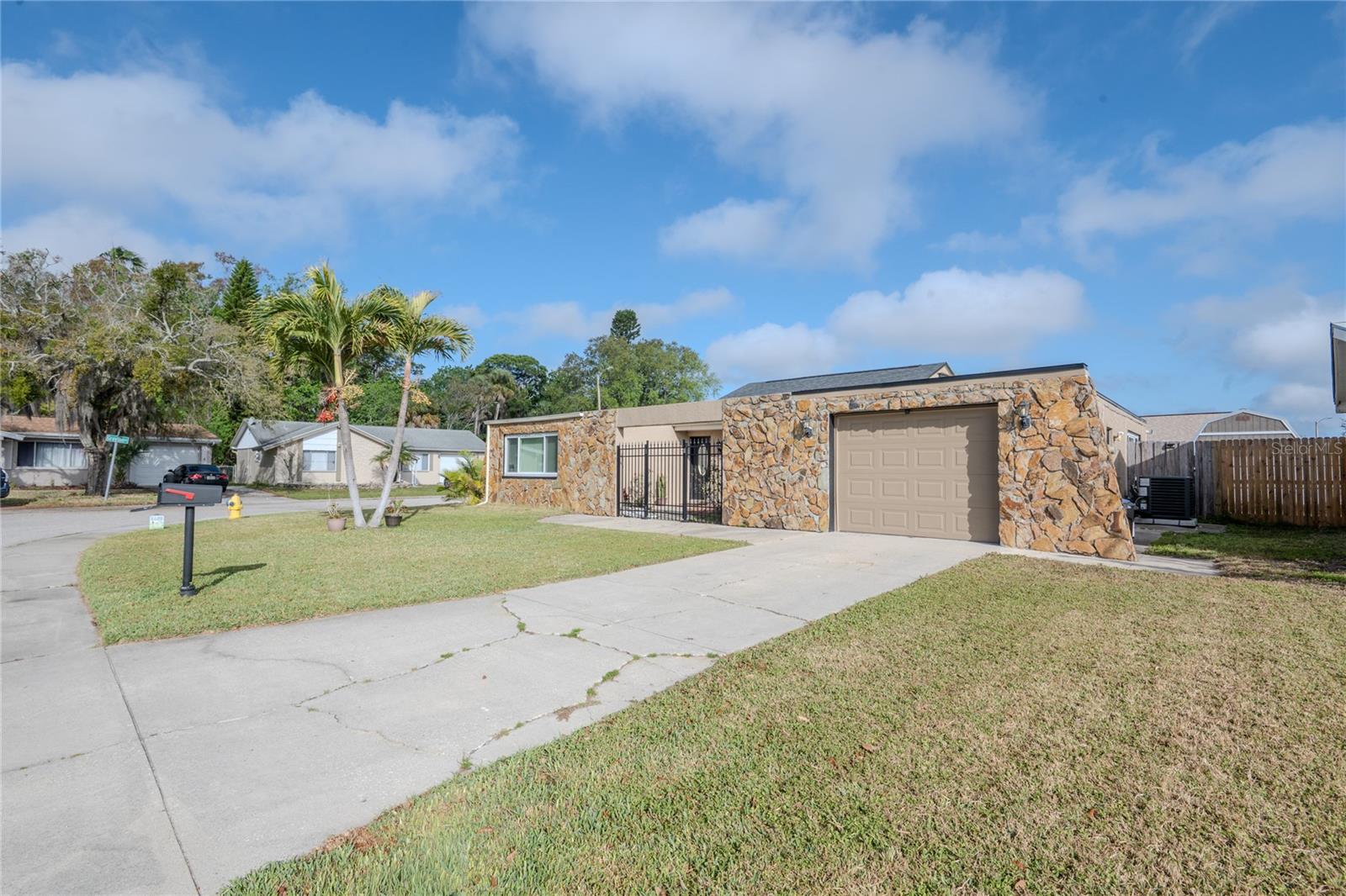 Single Family Residence in NEW PORT RICHEY, FL - Daniel Dourado