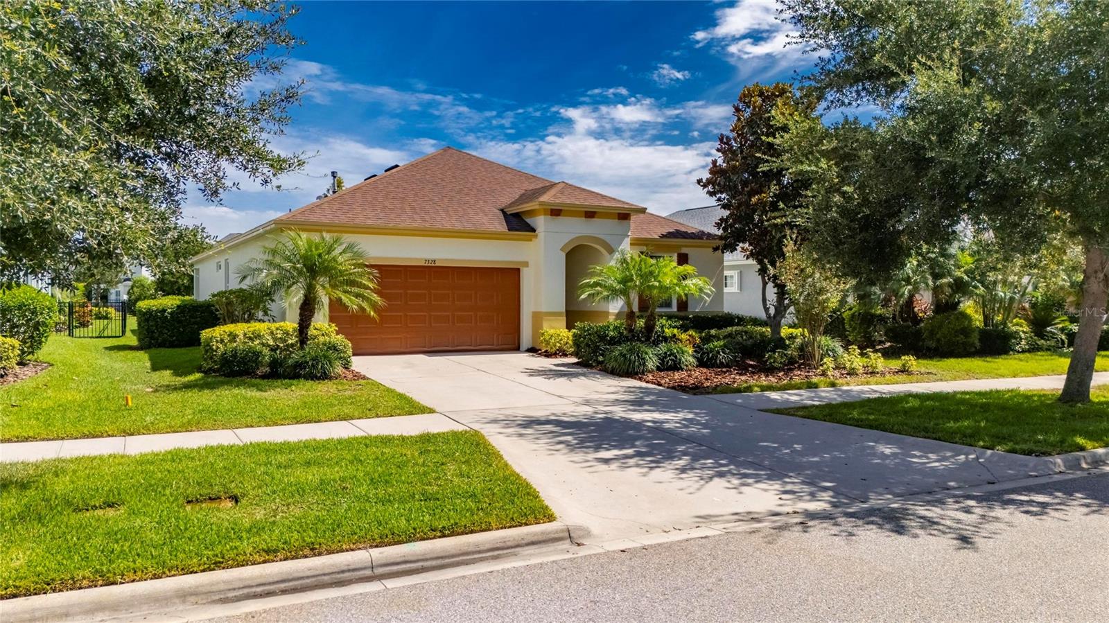 Single Family Residence em APOLLO BEACH, FL - Daniel Dourado