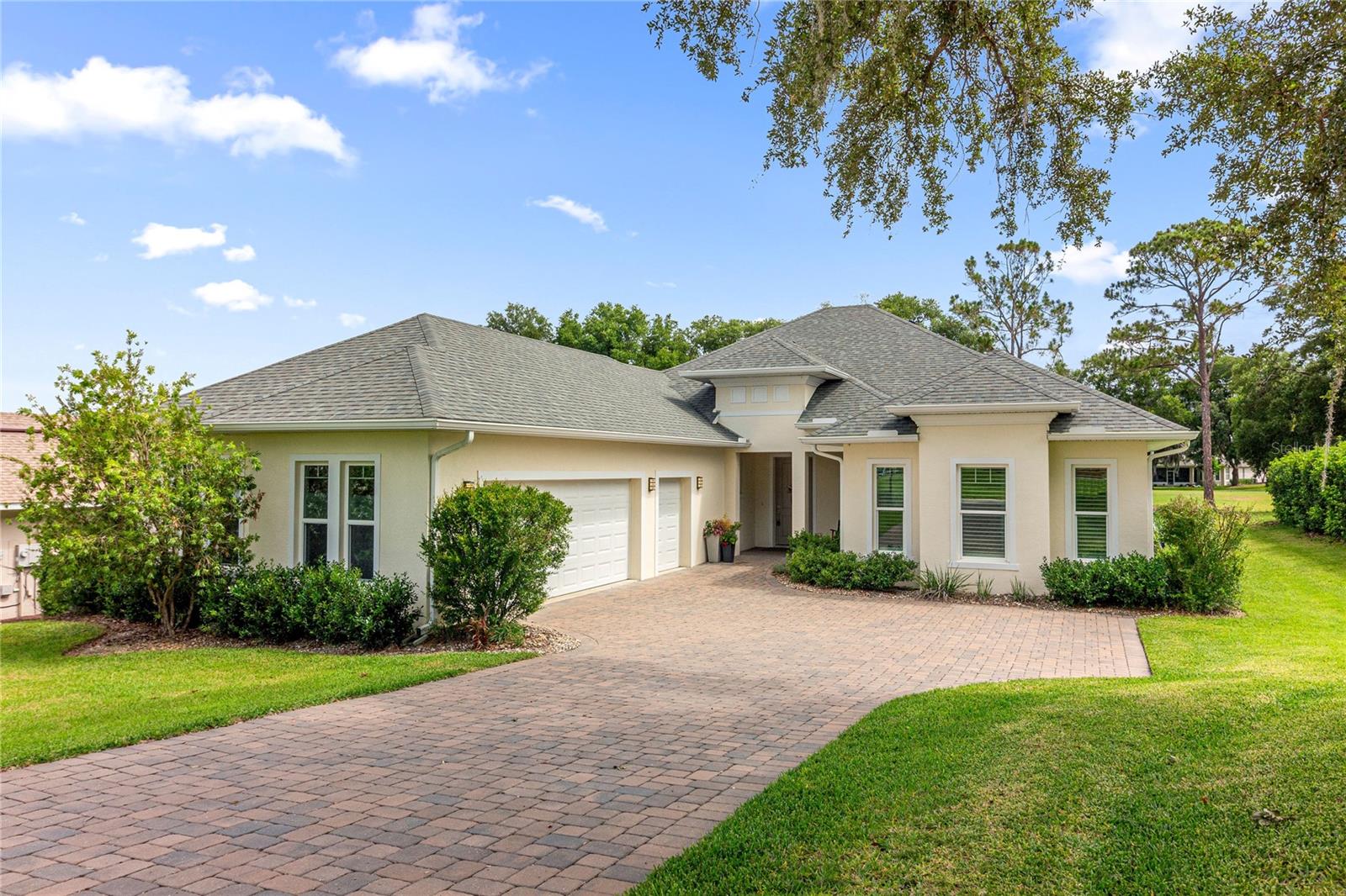 Single Family Residence in LADY LAKE, FL - Daniel Dourado