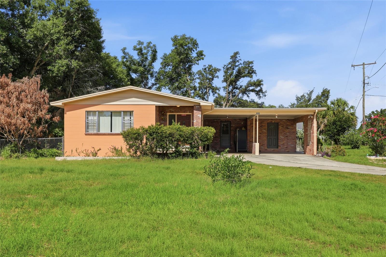 Single Family Residence in LAKE ALFRED, FL - Daniel Dourado