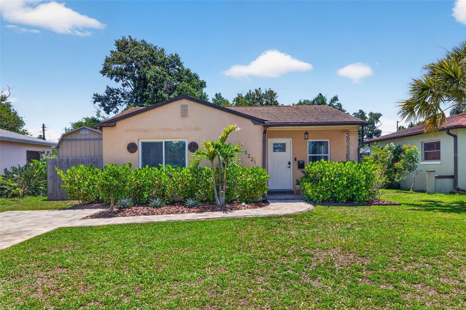 Single Family Residence em ST PETERSBURG, FL - Daniel Dourado