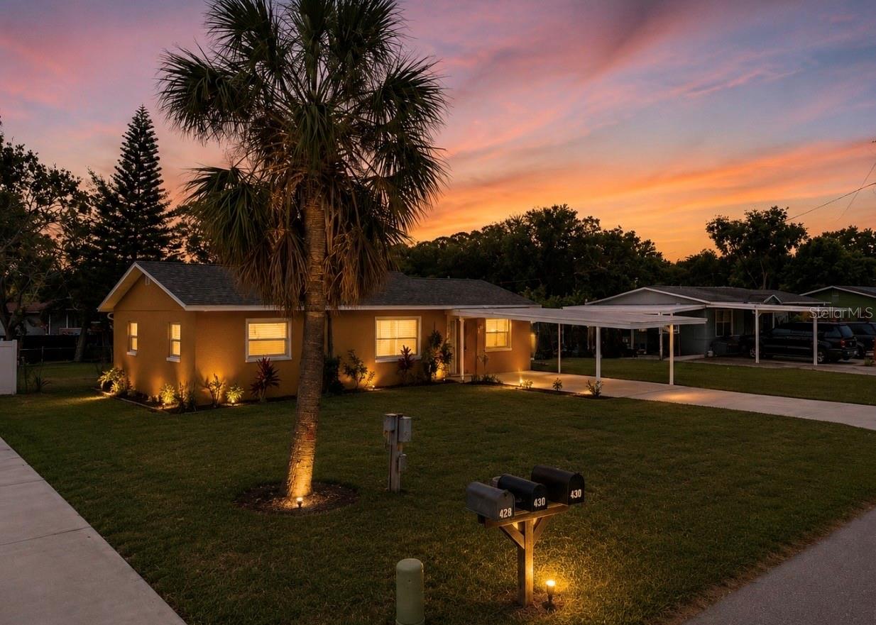 Single Family Residence in RUSKIN, FL - Daniel Dourado