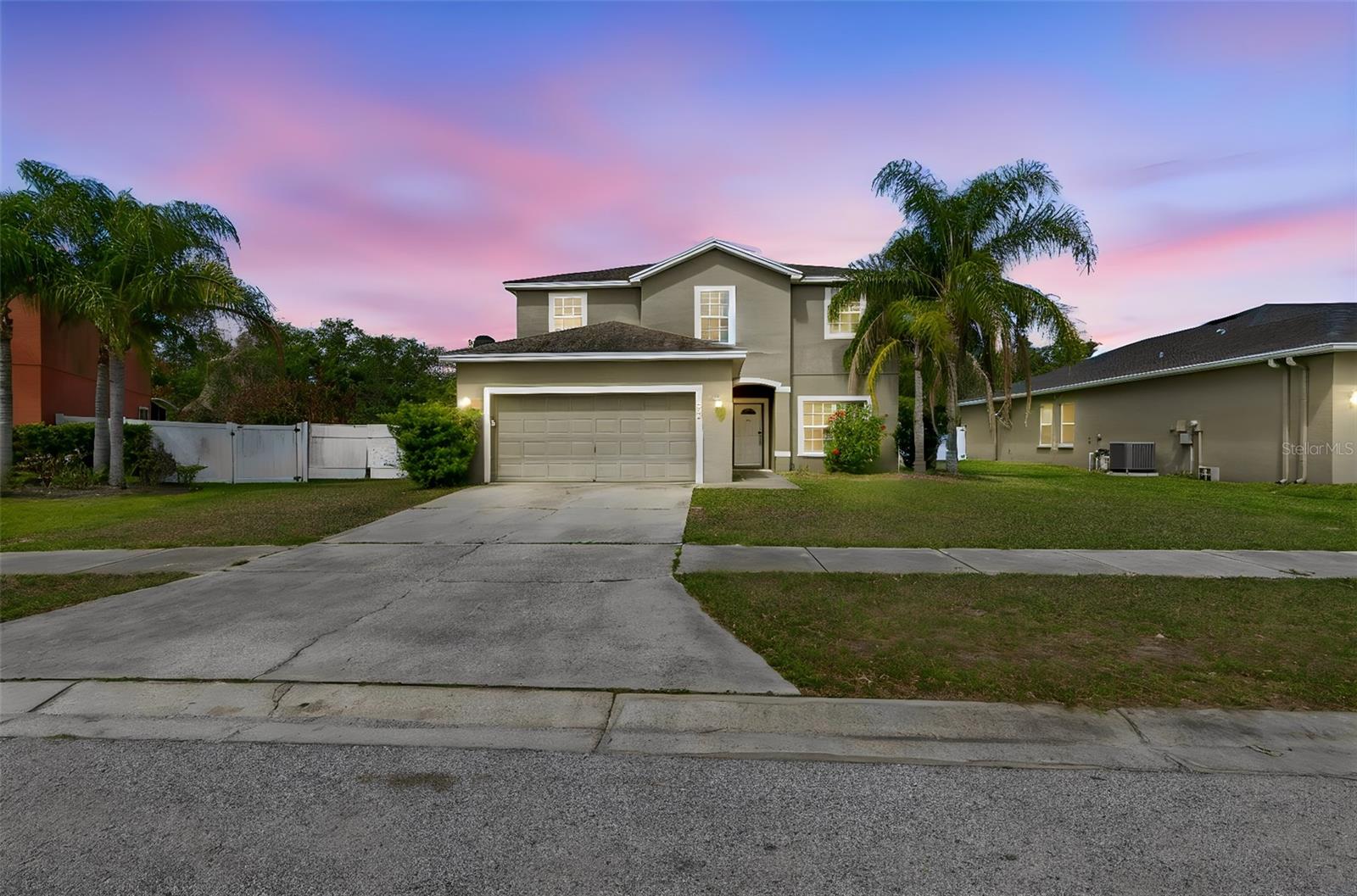 Single Family Residence in WIMAUMA, FL - Daniel Dourado