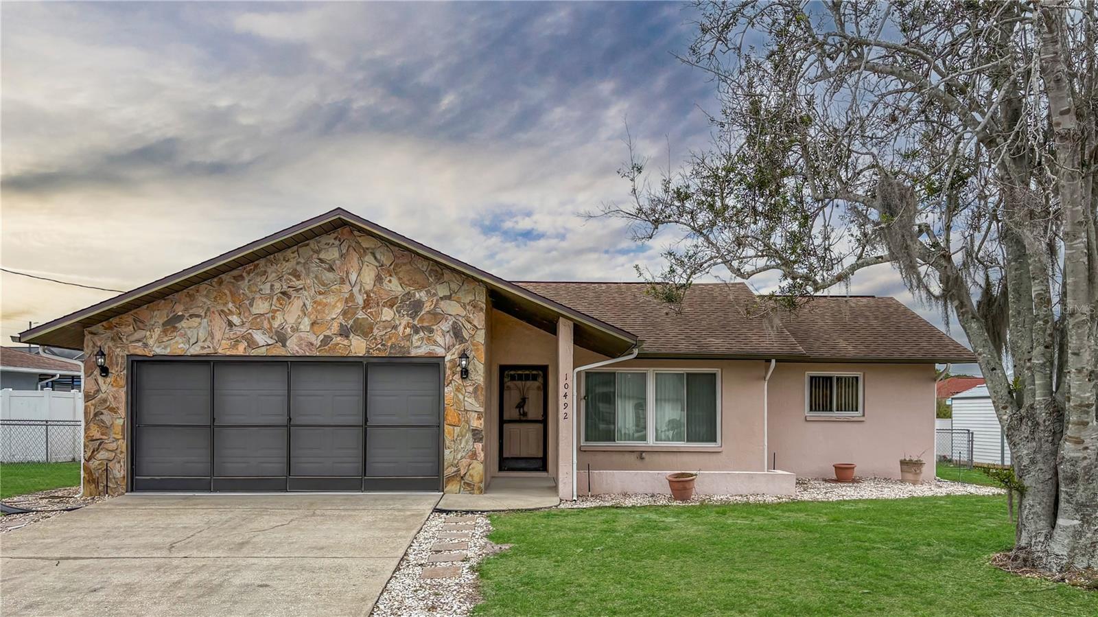 Single Family Residence em SPRING HILL, FL - Daniel Dourado