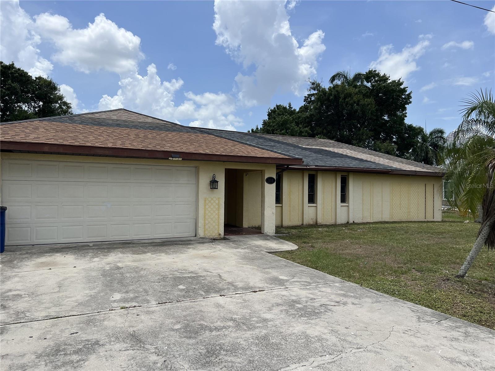 Single Family Residence in FORT MYERS, FL - Daniel Dourado