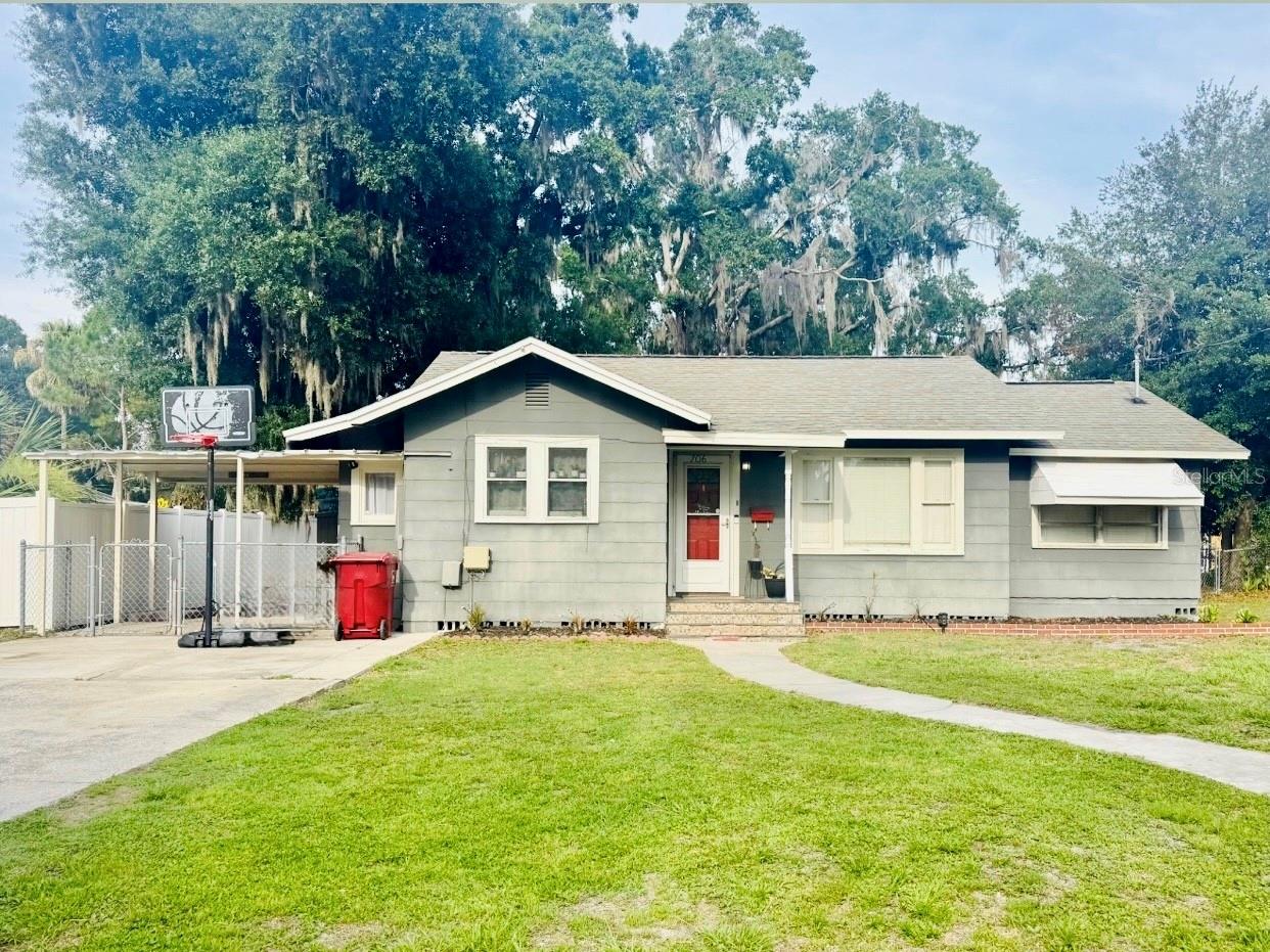 Single Family Residence in PLANT CITY, FL - Daniel Dourado