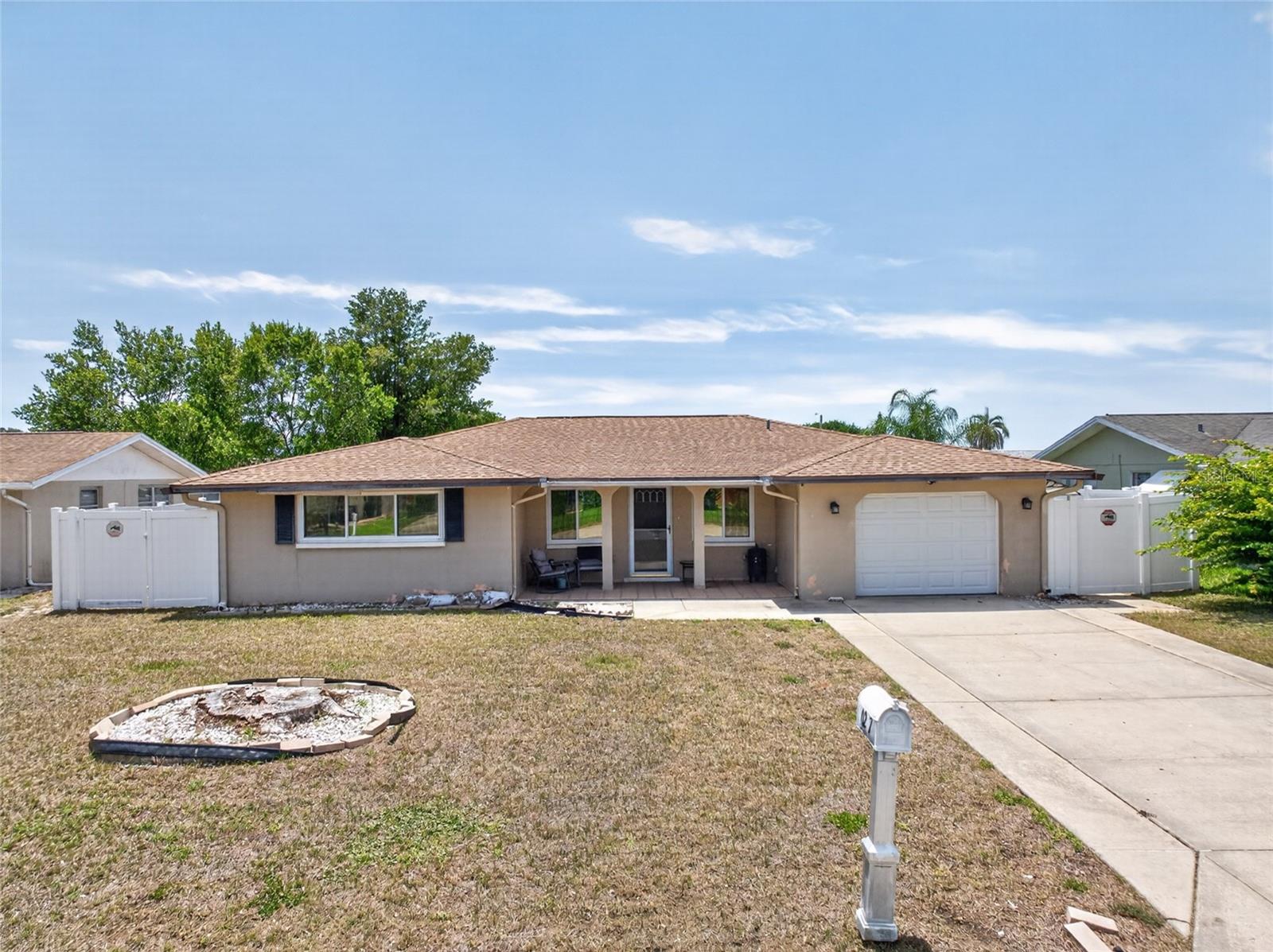 Single Family Residence in PORT RICHEY, FL - Daniel Dourado