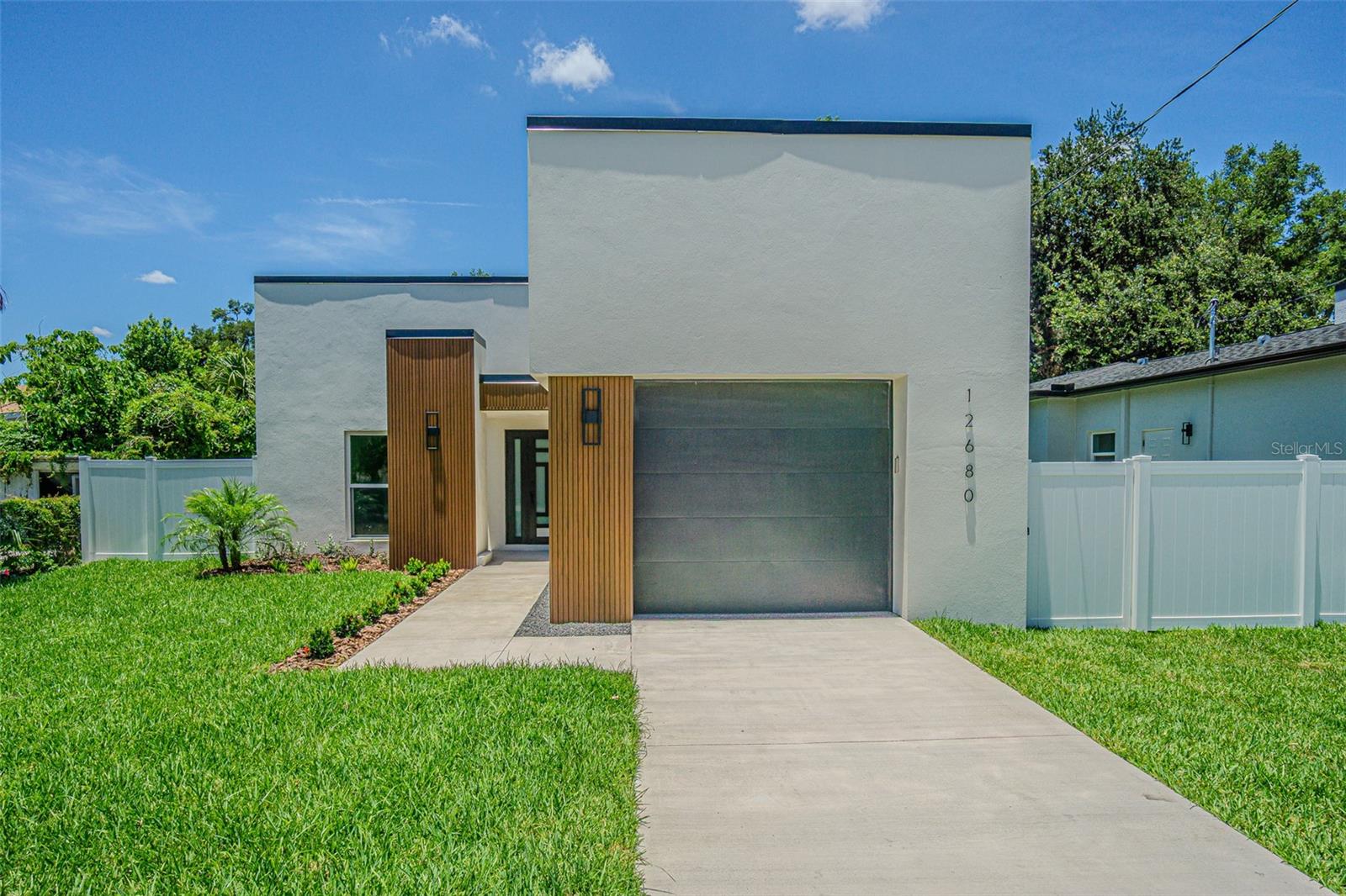 Single Family Residence in TAMPA, FL - Daniel Dourado