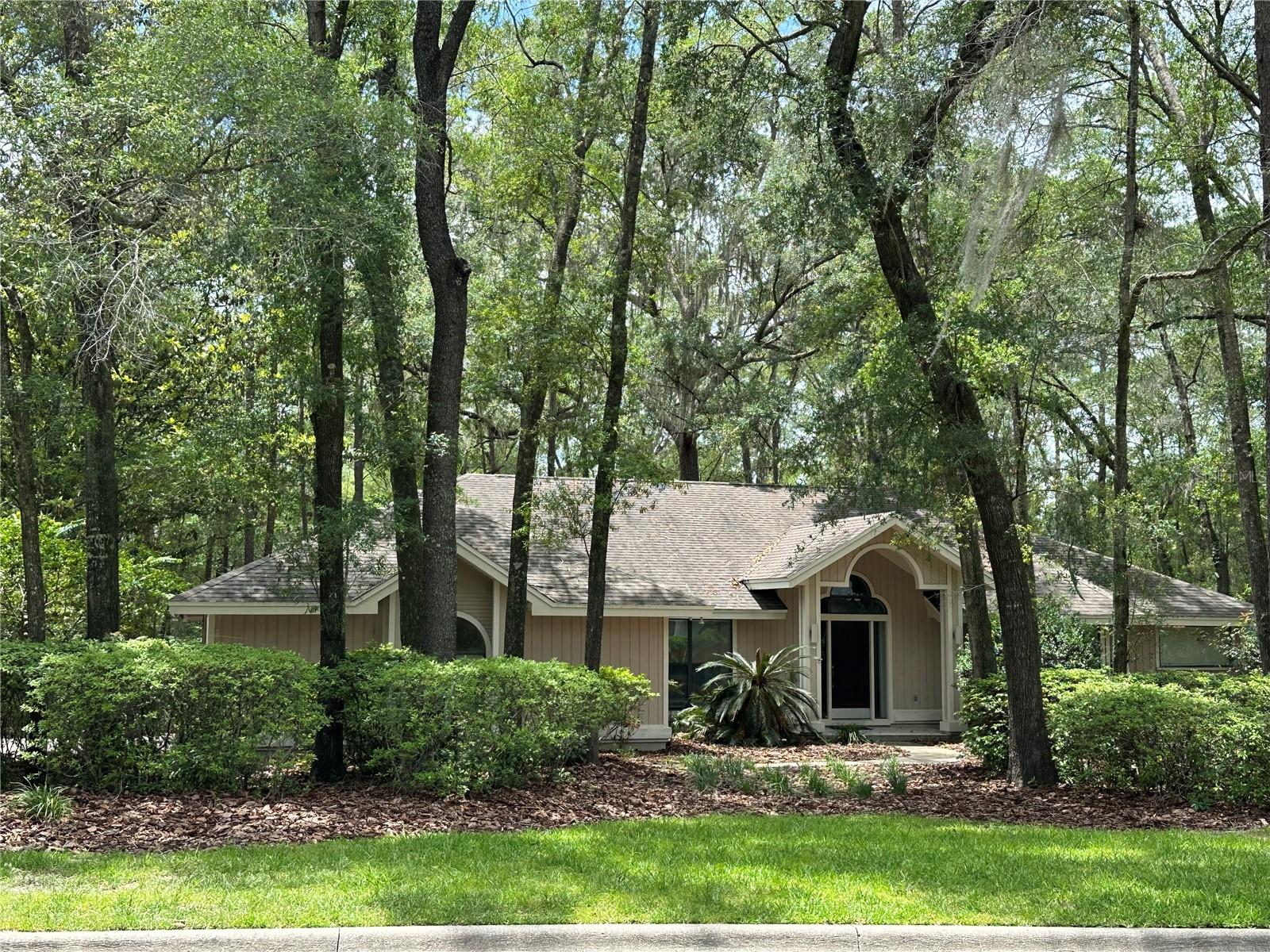 Single Family Residence in GAINESVILLE, FL - Daniel Dourado